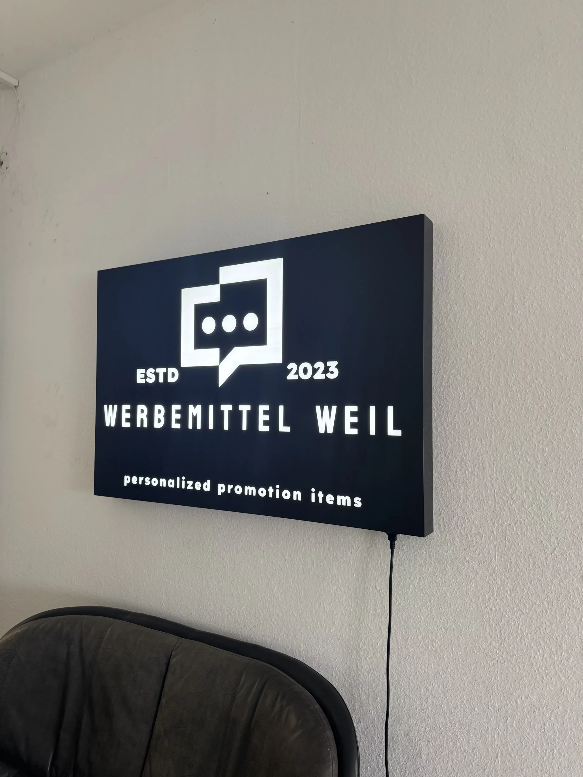 Beleuchtete Werbeschilder mit Stoff – Bild 3