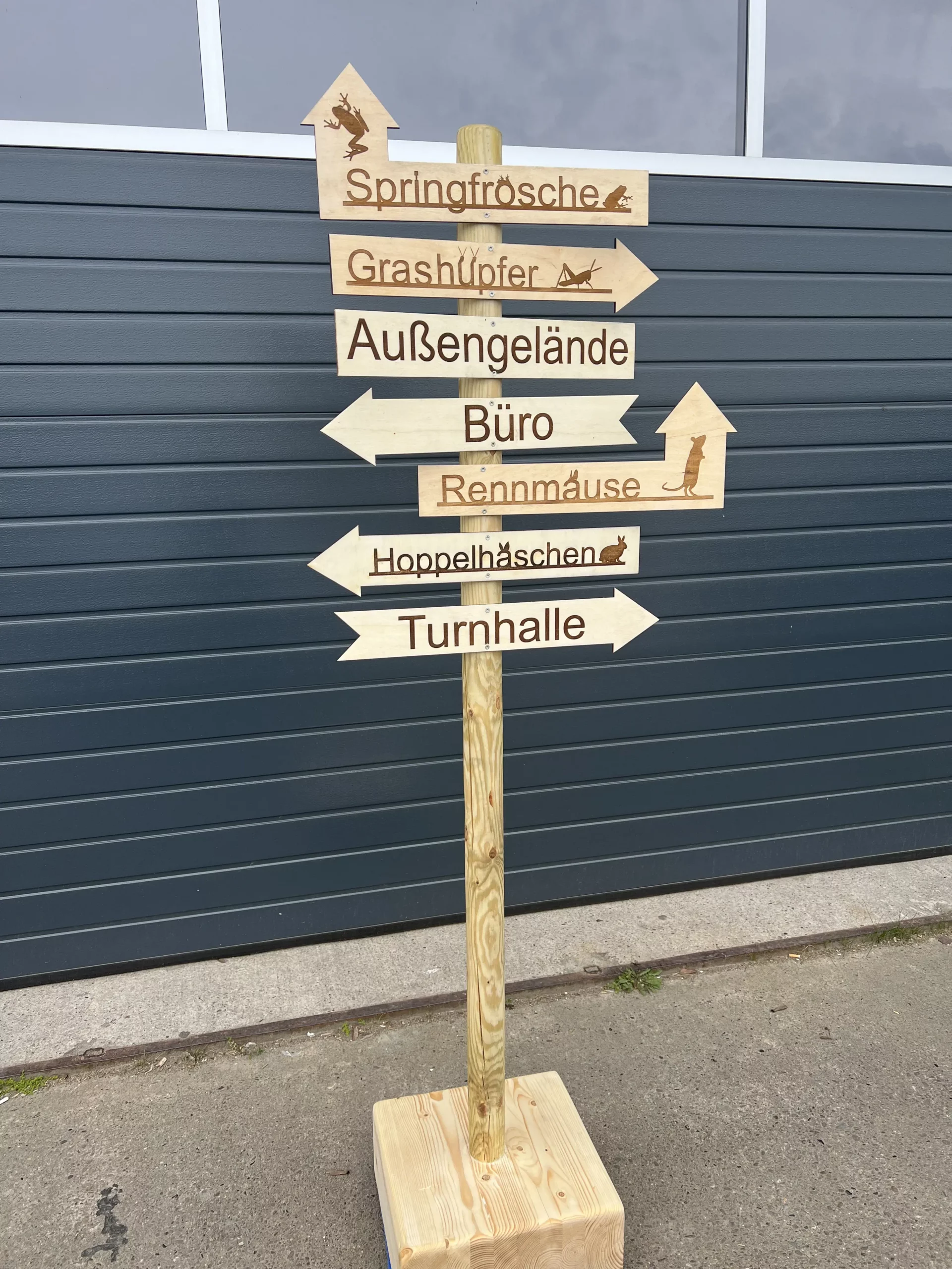 Wegweiser aus Holz